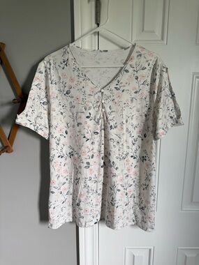 Women's Floral Short-Sleeve V-Neck Top - Light Pink & Gray